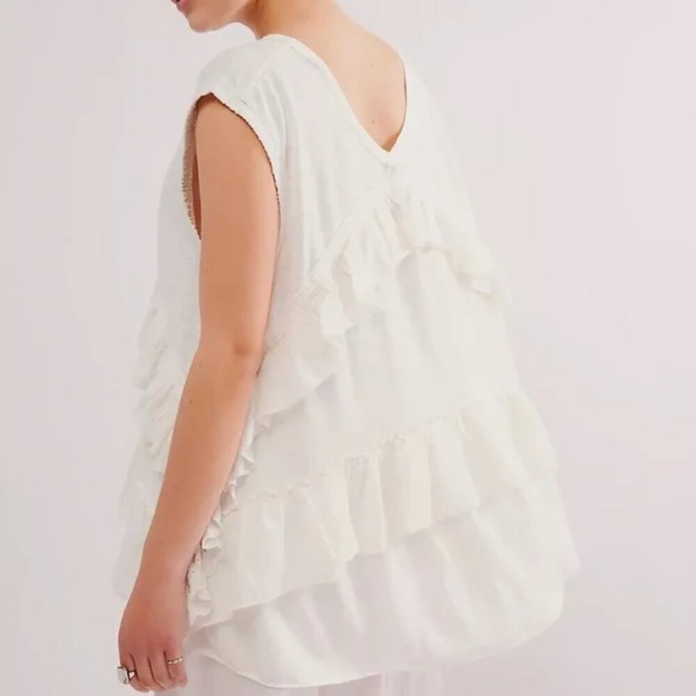 060 Free People Claire Tee - White Ruffled Sleeveless  Top NWOT Size Small